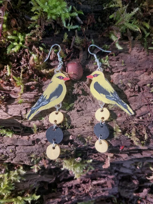 boucle d'oreilles M - loriot I - plastique dingue et crayons- 2025 (vendu)
